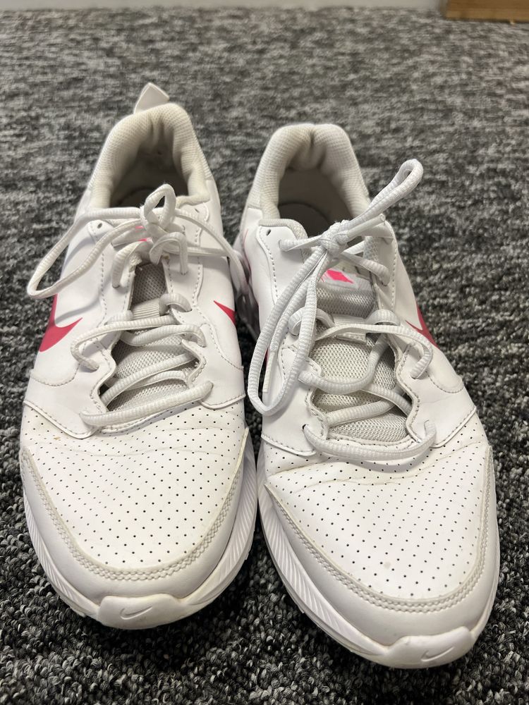 sprzedam buty Nike
