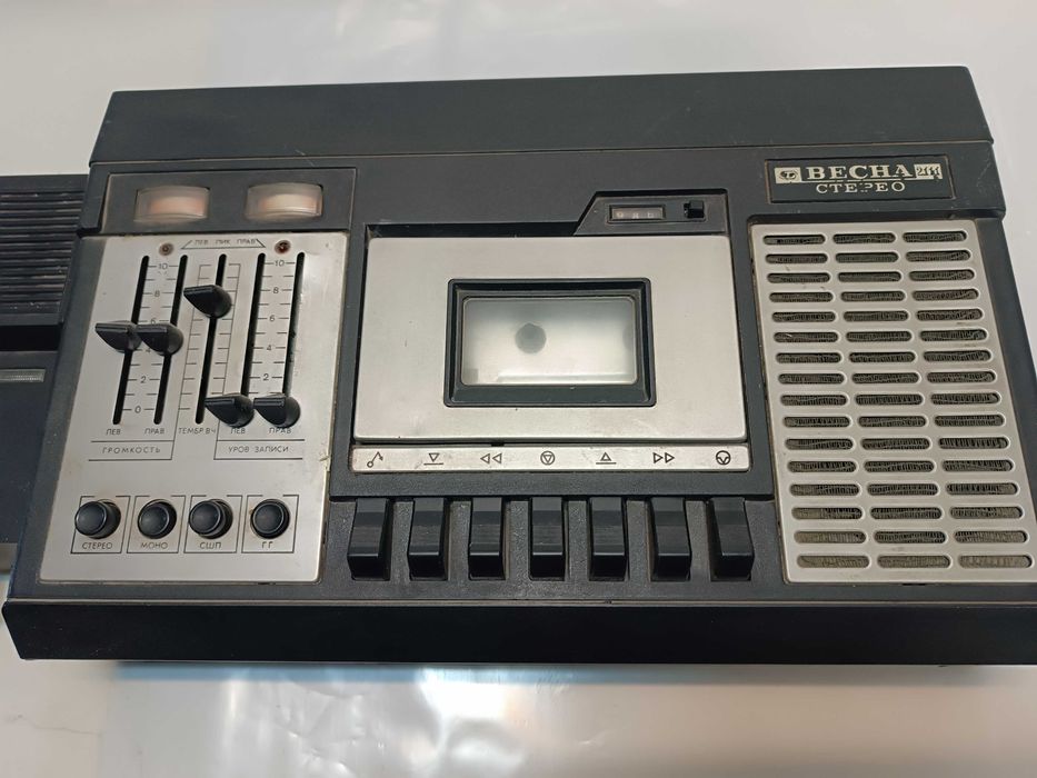 Магнитофон кассетный Весна 2111