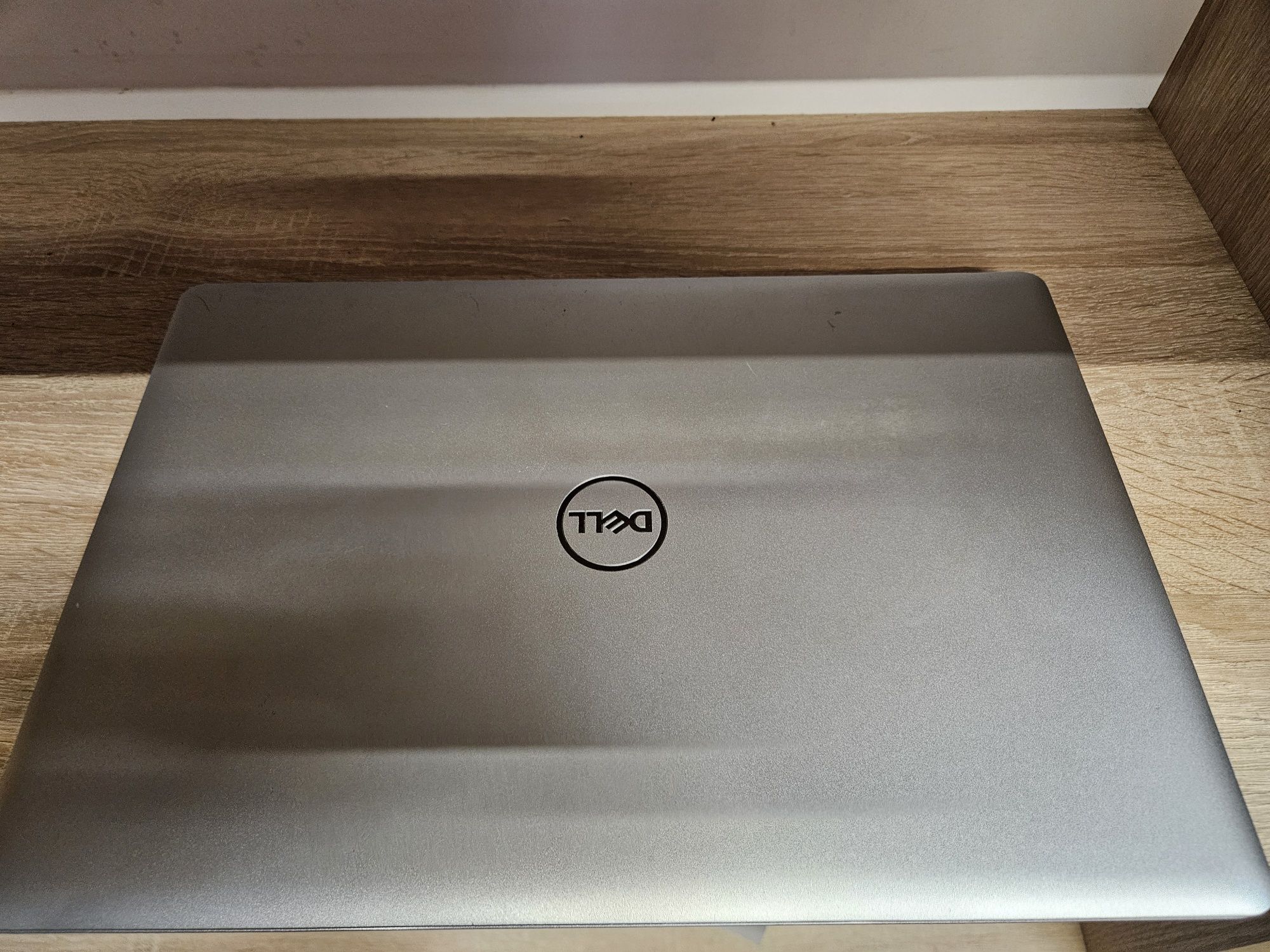 Laptop Dell inspirion  15 series 500 i5 SSD 256GB  Radeon R7