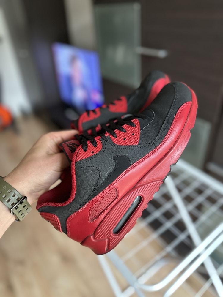 Nike Air Max 90 Winter in a Bold “Bred”