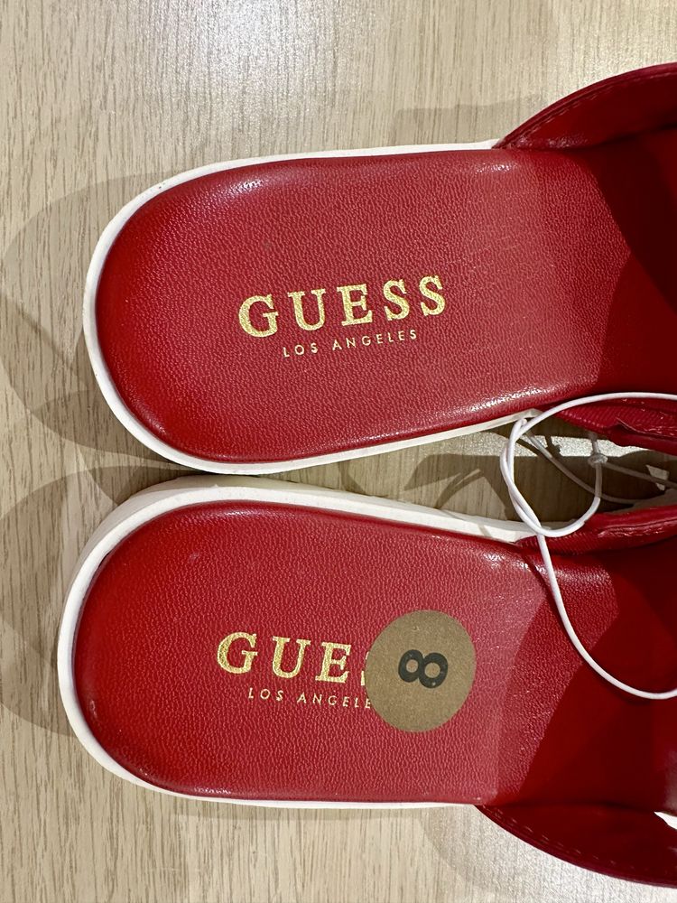 Czerwone klapki Guess, nowe