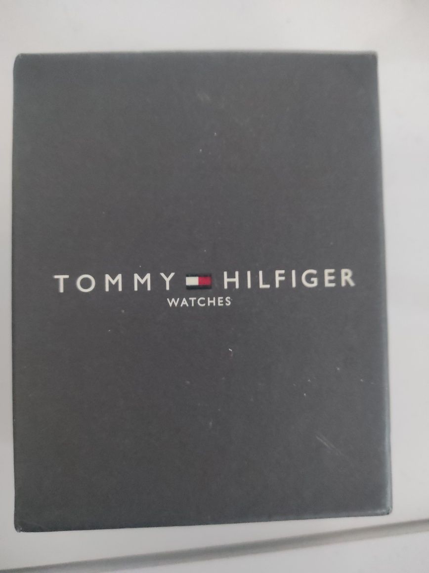 Tommy Hilfiger годинник