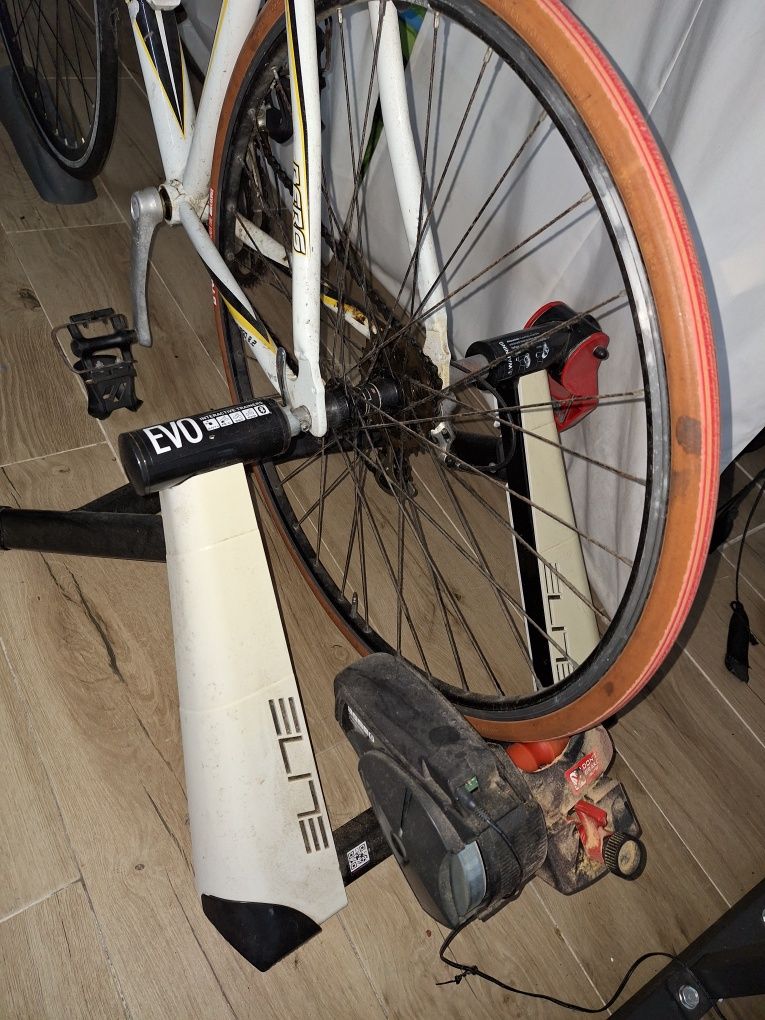 Bicicleta e rolo treino Elite interativo