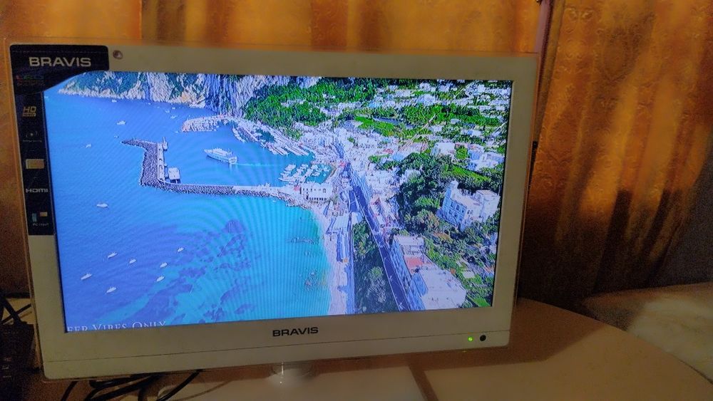 Телевизор BRAVIS 16"