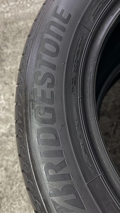 Pneus 215/60r17 Bridgestone Turanza T005 com 85% de piso