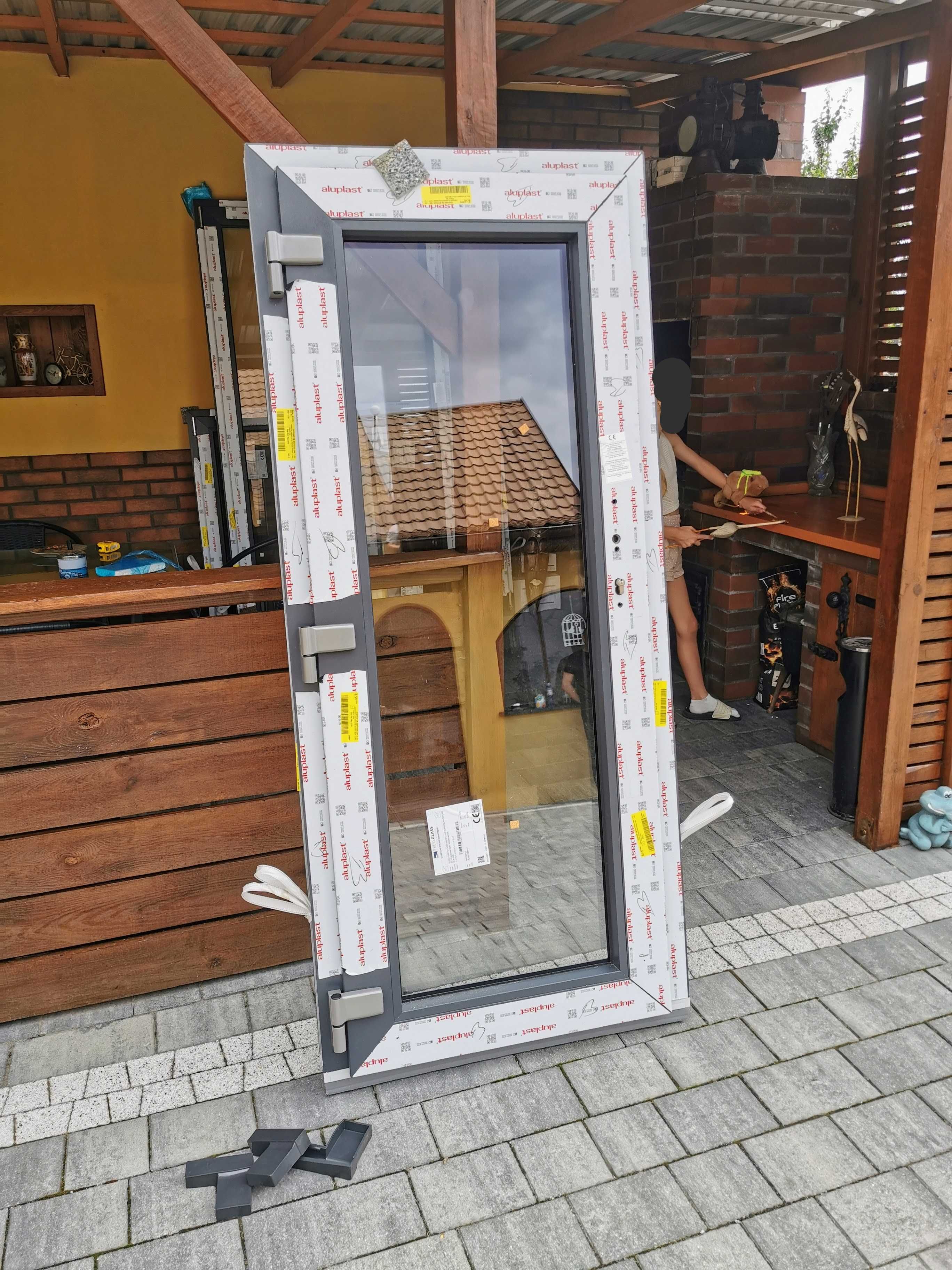 DZRZWI PVC zewnetrzne 81x184 obustronny antracyt