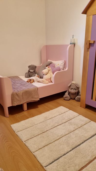 Cama extensível rosa IKEA com colchão incluído