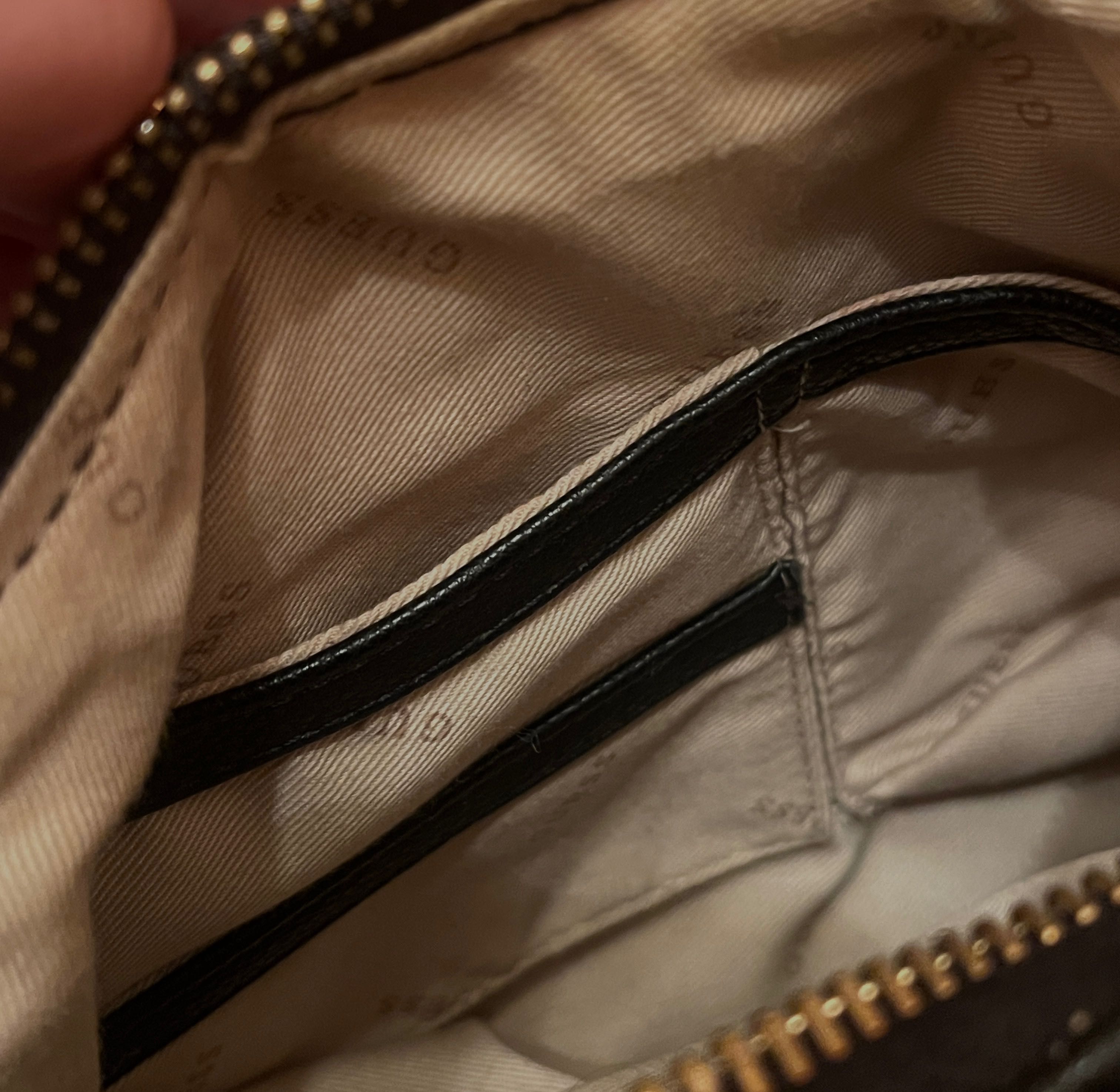 Шкіряна сумка Guess