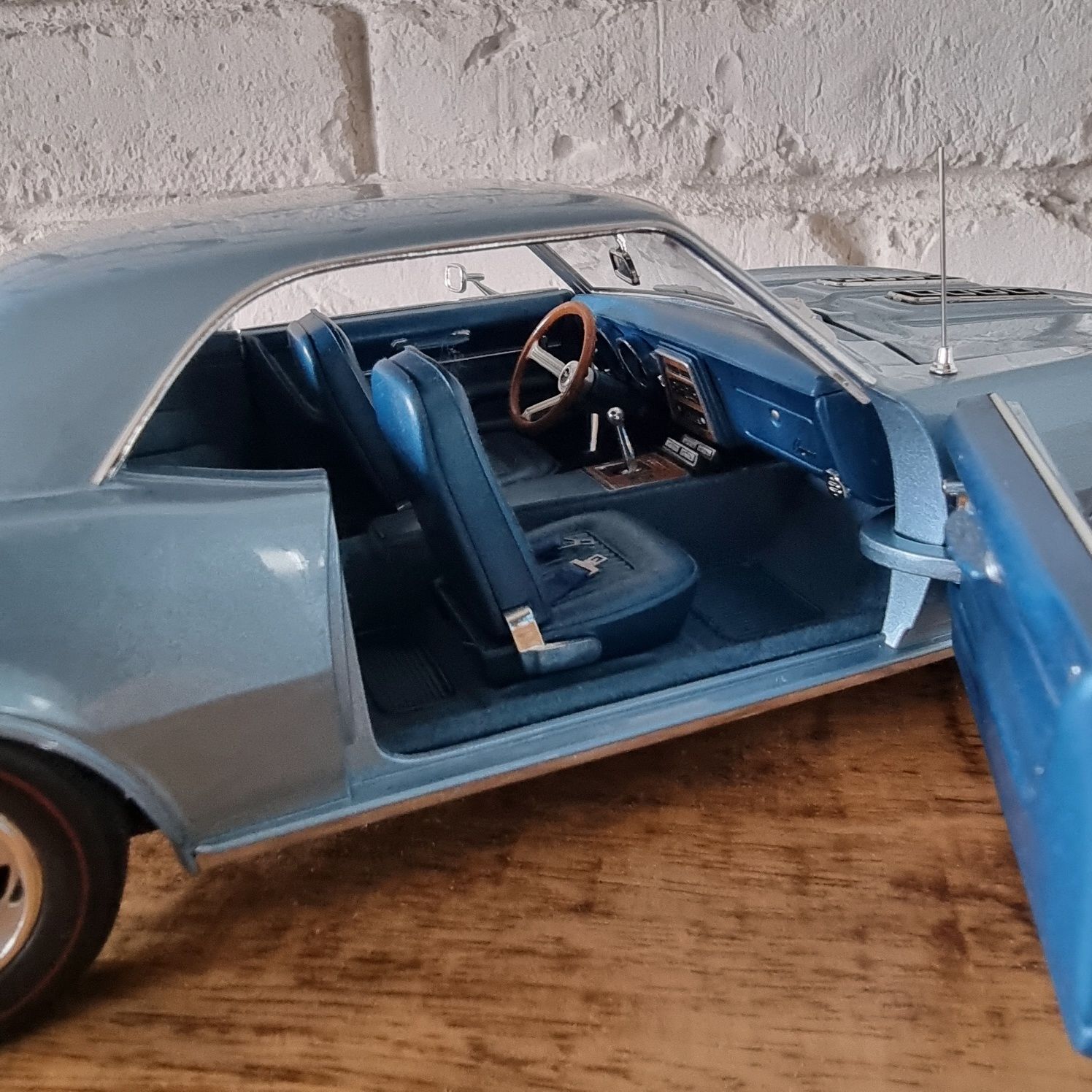 Chevrolet Camaro 68 ACME 1:18