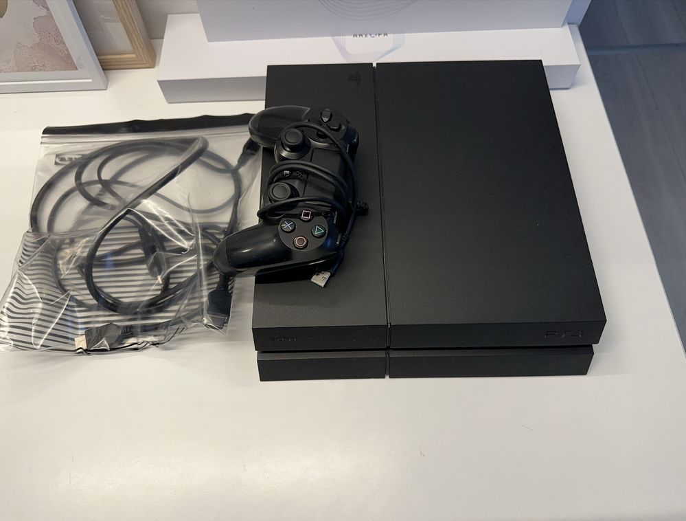 PS4 Slim Sony Playstation +Pad +Gry