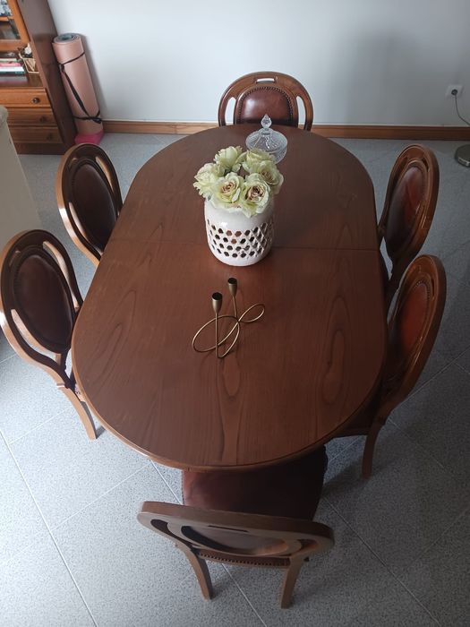 Mesa de madeira maciça