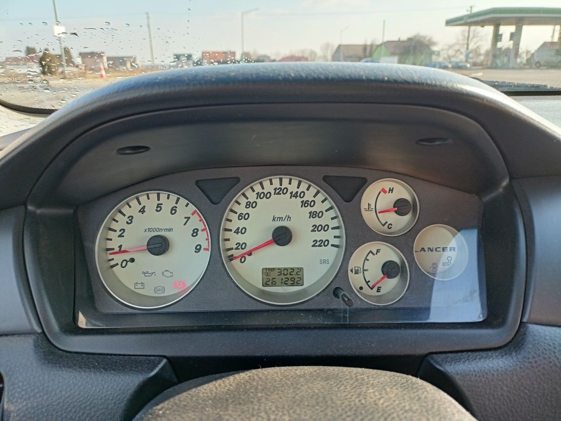 Sprzedam samochód Mitsubishi Lancer combi 2004