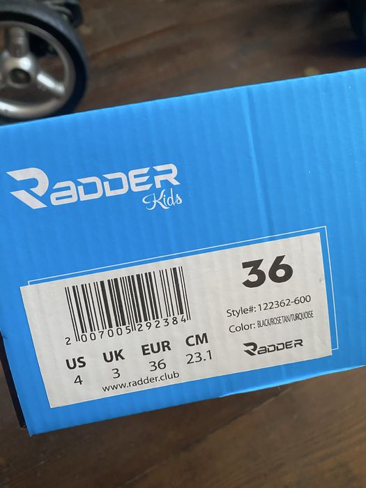 Кросівки на дівчинку