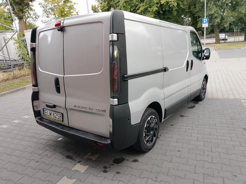 Opel Vivaro 1.9Dci 2razy drzwi przesuwne 2006r klima
