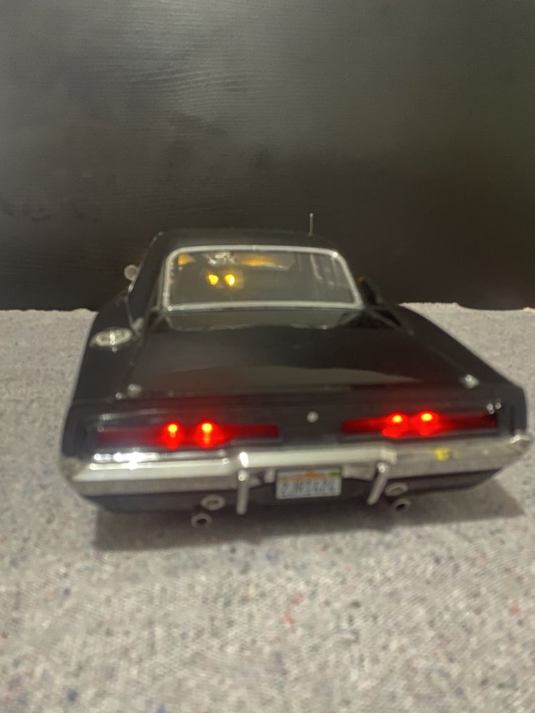 Vendo dodge charger rt escala 1/8