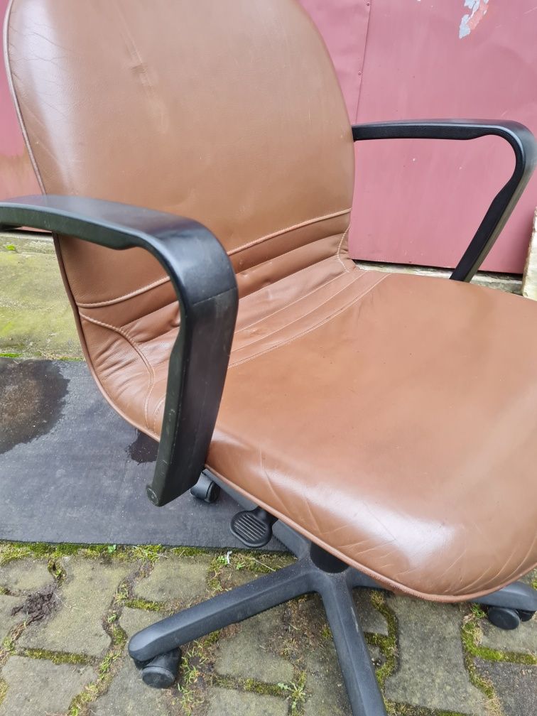 Krzesło do biurka Douphin skórzana tapicerka