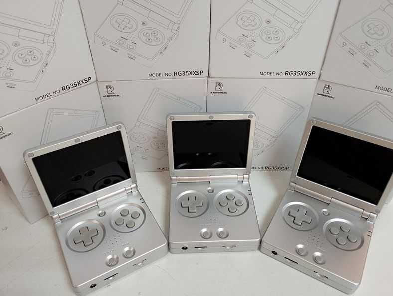 Ретро ігрова приставка Anbernic RG35XXSP Silver 64GB 8000 ігор GameBoy