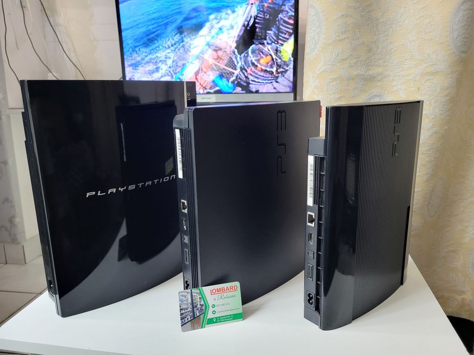 Konsola PS3 z padem.