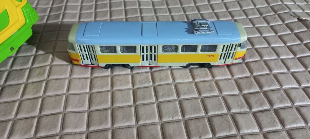 Дитячі іграшкові машинки, трактор, самоскид, трамвай, поліцейське авто