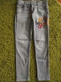 Женские  джинсы Zara с модной вышивкой