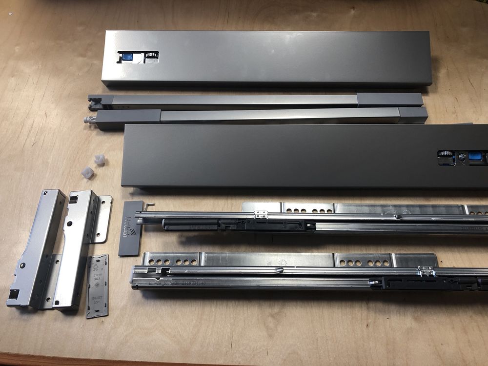 Szuflada Hettich InnoTech Atira 470/144 srebrna