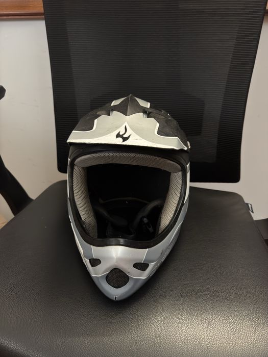 Capacete bicicleta/cross berg