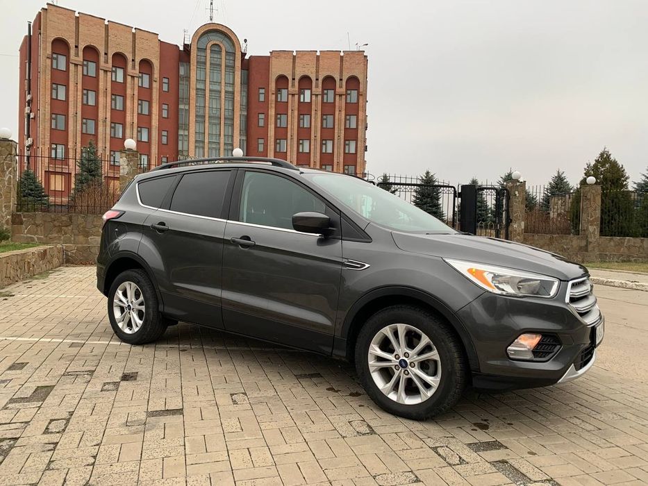 Avto Ford Escape