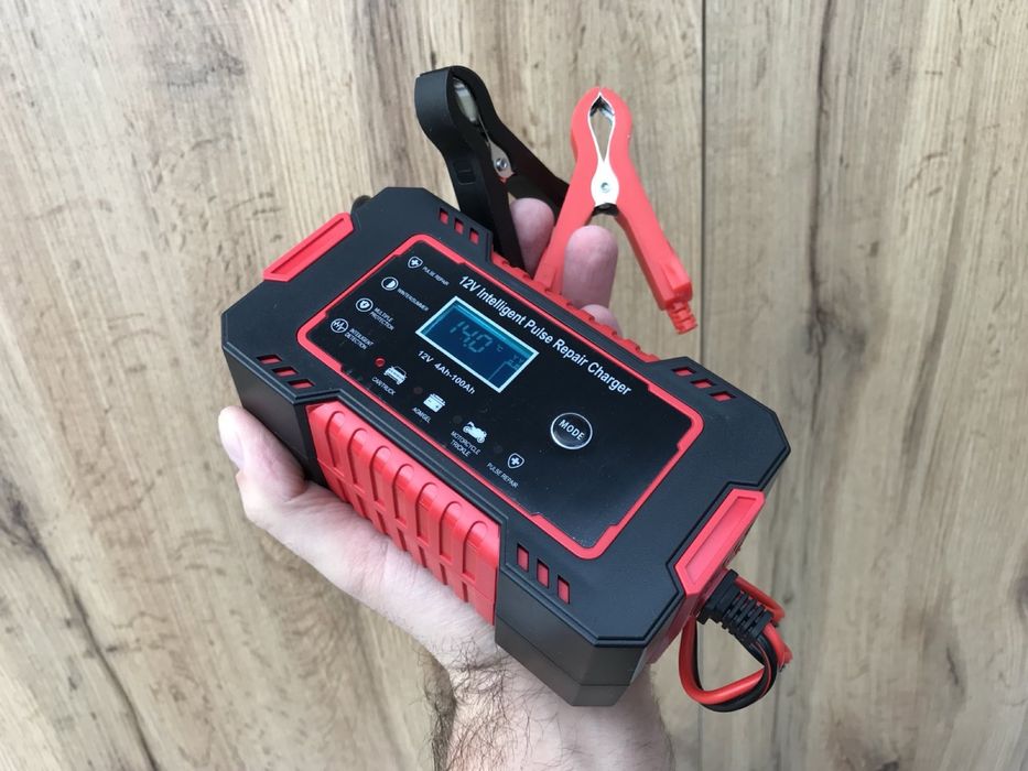 Розумний зарядний пристрій для автомобільного аккумулятора/12В-6А