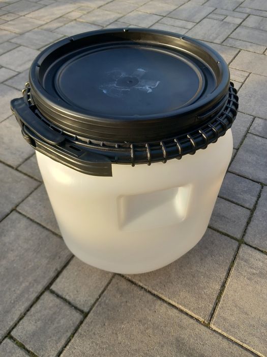 Beczki plastikowe 20L