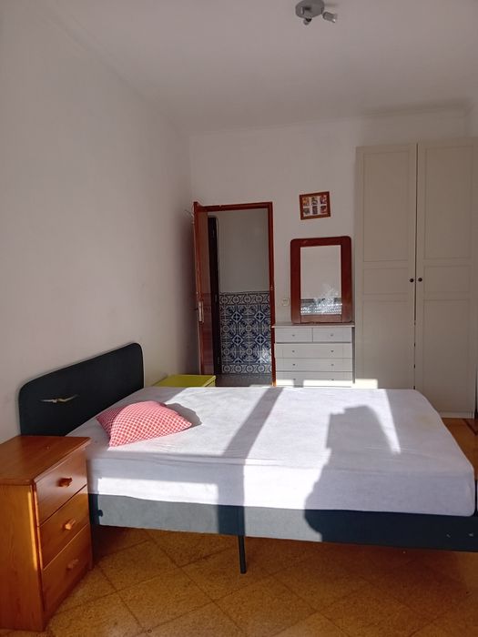 Quarto casal em praceta central de Setubal