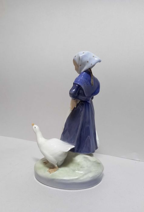 Gęsiarka, figurka Royal Copenhagen, proj. Ch.Thomsen 1965 r.