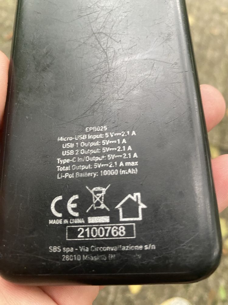 Sprzedam powerbanka widoczneko na zdjeciu