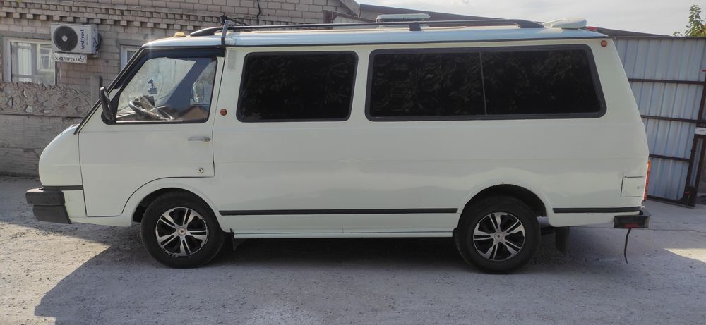 Продам автомобиль Раф2203