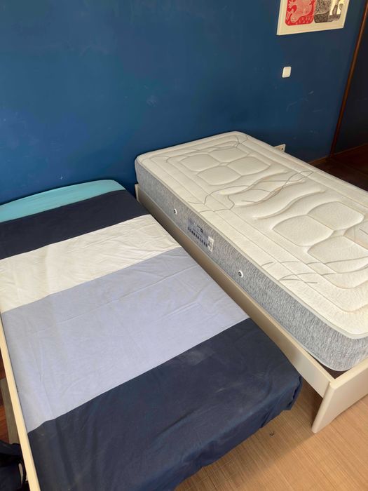 Cama dupla de gaveta em madeira maciça + 2 colchões