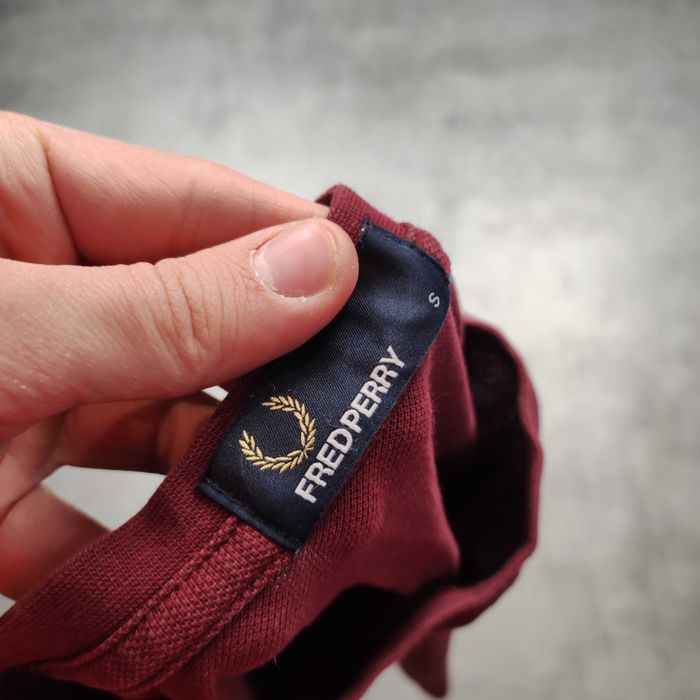 MĘSKA PREMIUM Koszulka Casuals Fred Perry Bordowa Kieszonka Bawełna