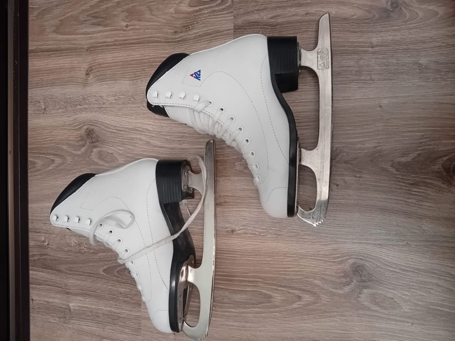 Sprzedam łyżwy figurowe 36