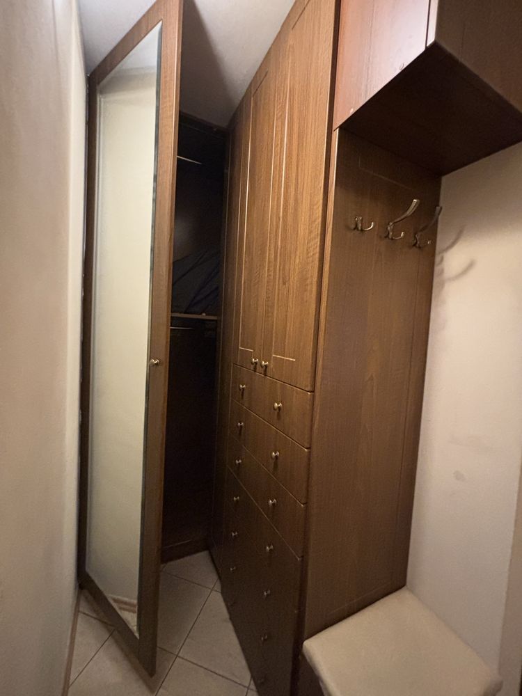 Wieszak z garderobą do przedpokoju