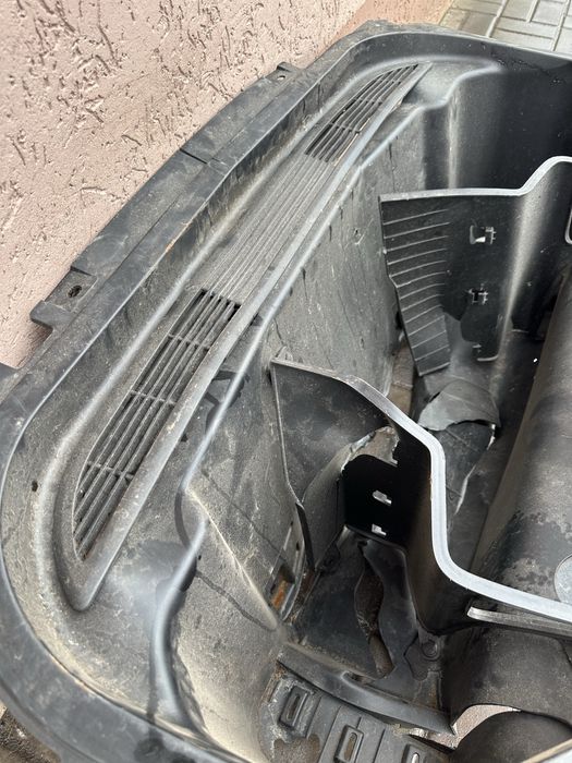 Корито Mustang mach-e, запчастини