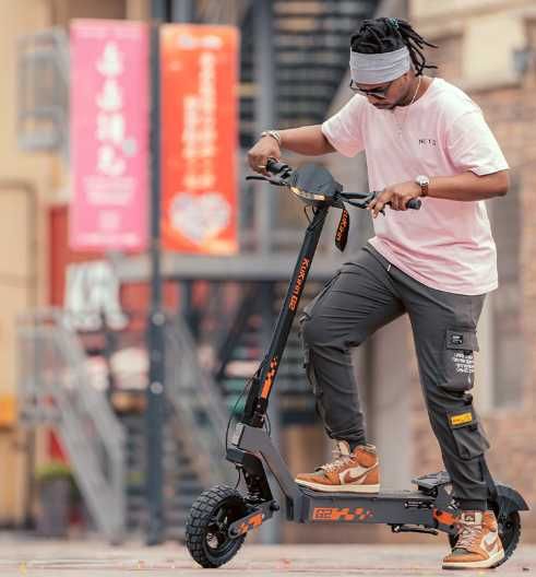 KUKIRIN G2 800W wersja 2025 max 45km/h, aku 48V 15,6Ah zasięg 55km,