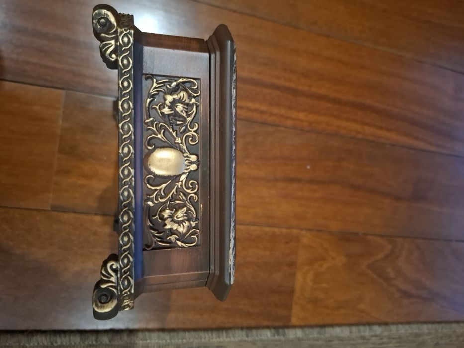 Caixa decorativa em madeira