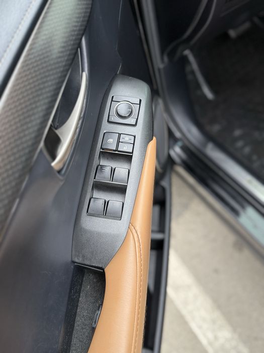 Автомобіль Lexus NX 200T