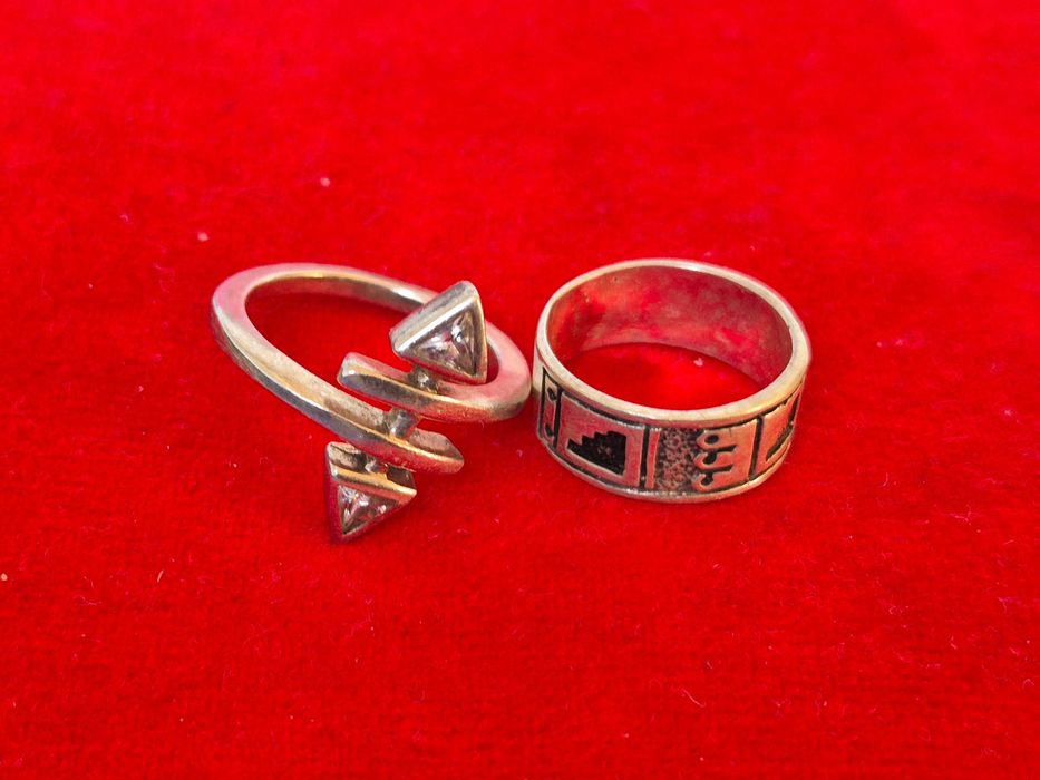 Stylowe, srebrne pierścionki z końca lat 90