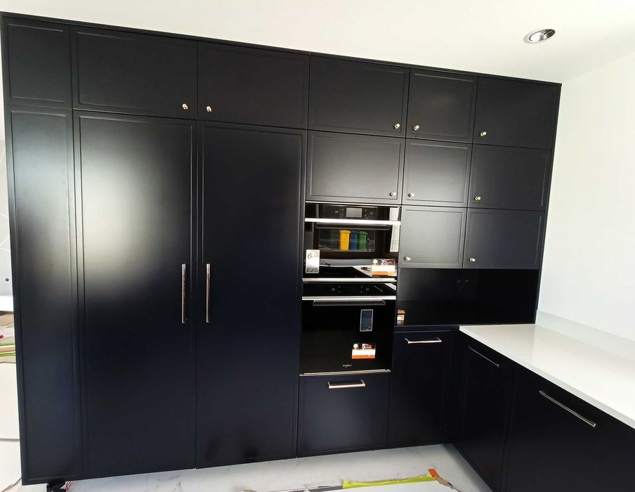 Lakierowanie frontów, blatów, drzwi, mebli oraz renowacja - Lakiernia