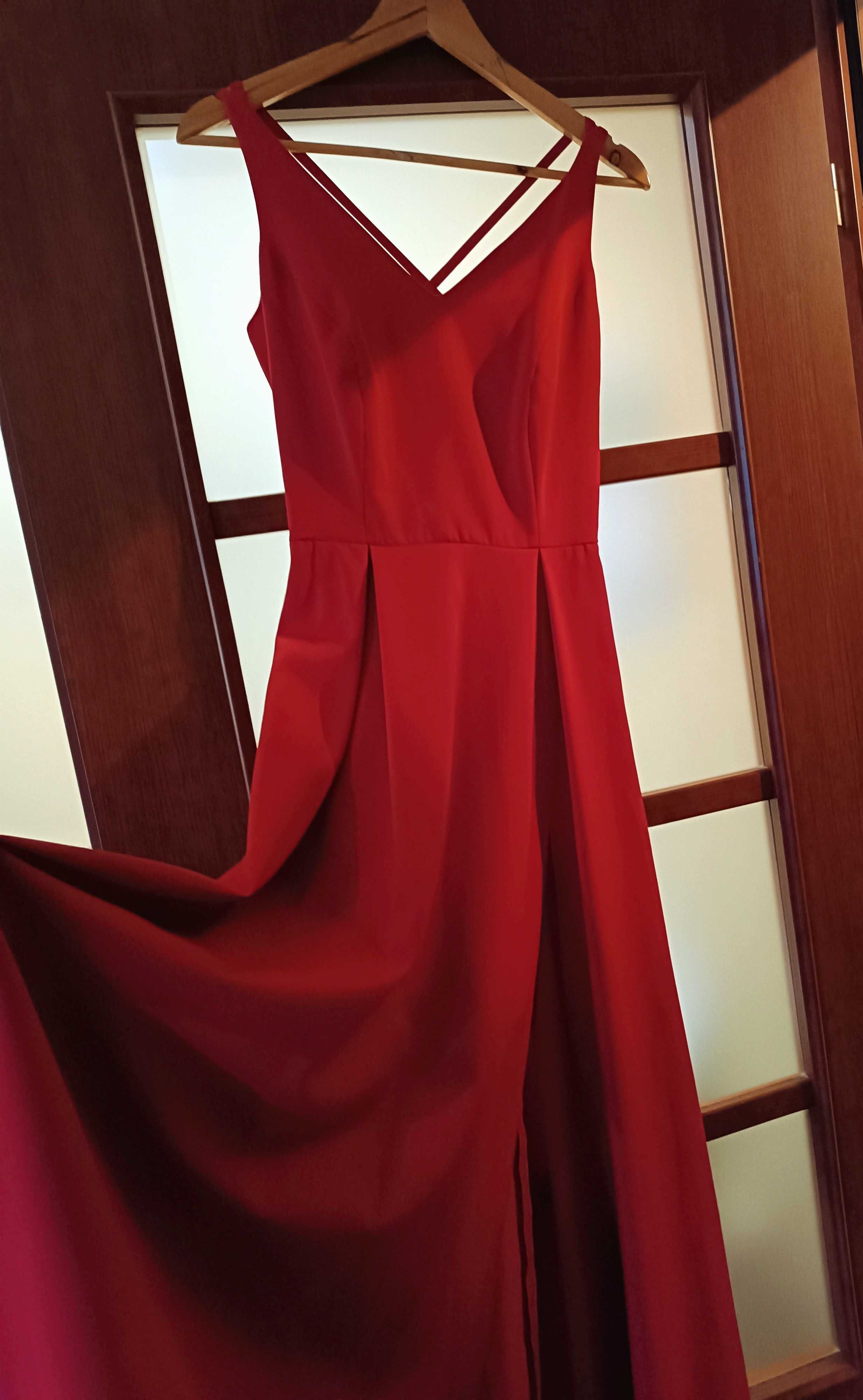 Długa czerwona sukienka na studniówkę/wesele