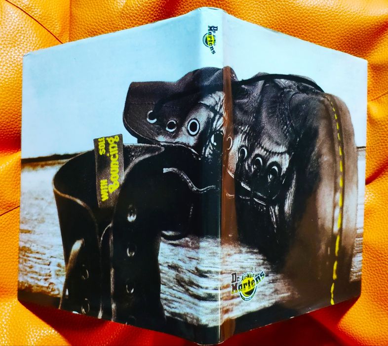 Ltd Edition Dr Martens Airwair Livro