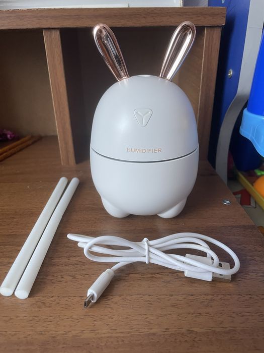 Продам . Зволожувач повітря , нічник