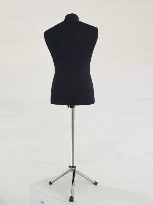Манекен чоловічий Р-50-52 (102/90/102) на хромованій тринозі