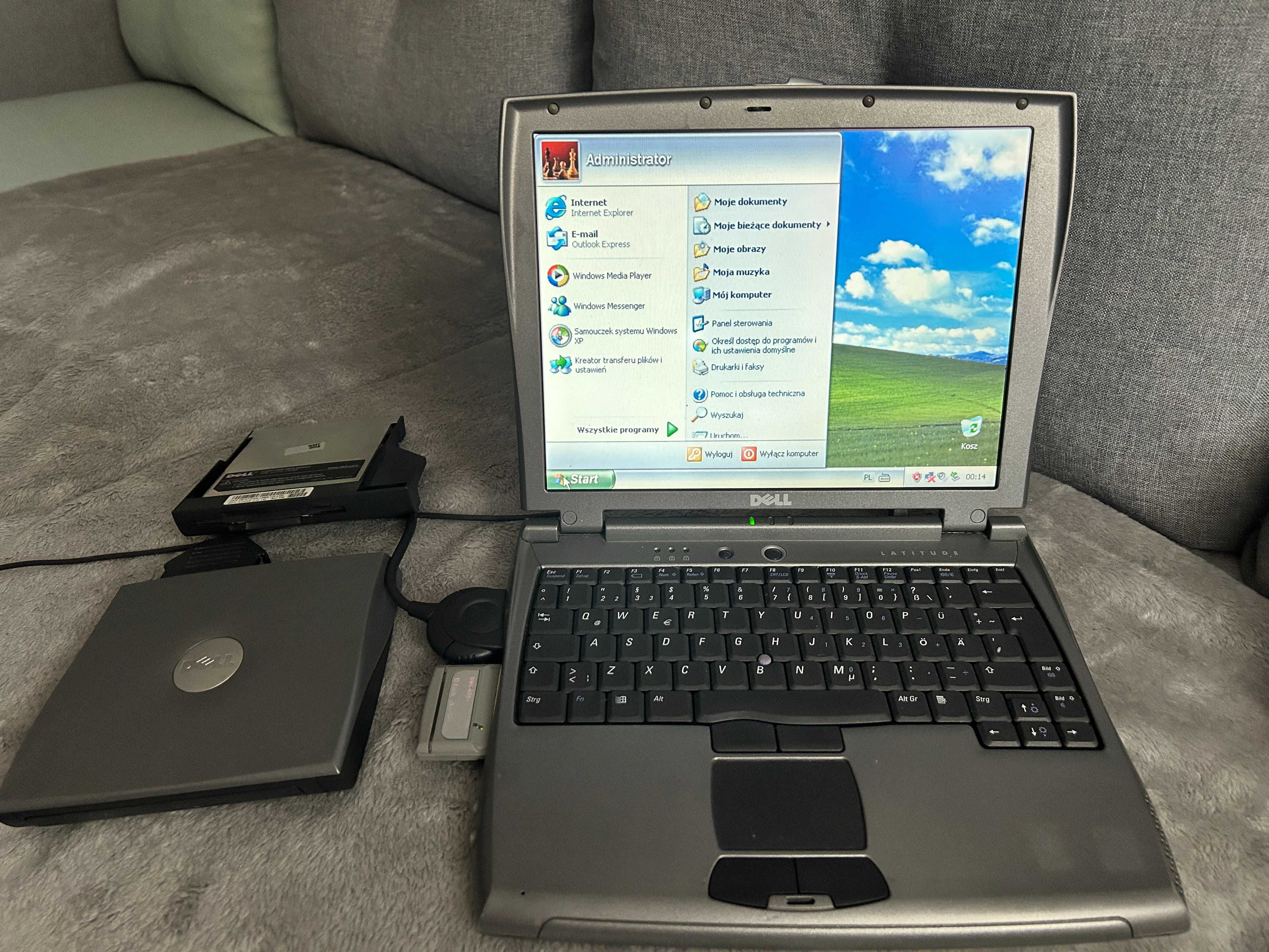 Dell Latitude C400 duży zestaw wraz z zasilaczem