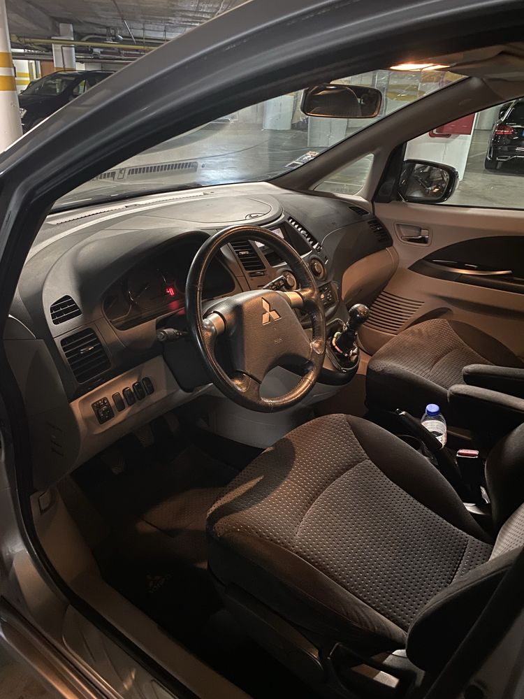 Mitsubishi Grandis 2.0 DID em bom estado