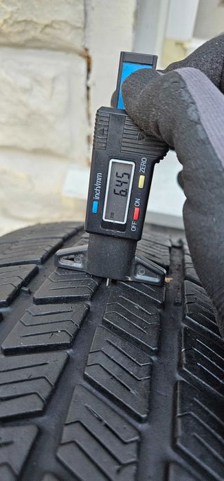 Продам комплект зимових шин 235 /65 R17 Barum